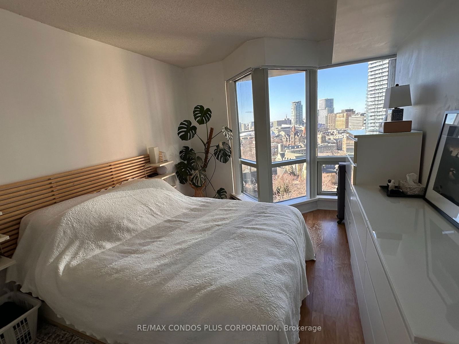 1001 Bay St, unit 1801 for sale