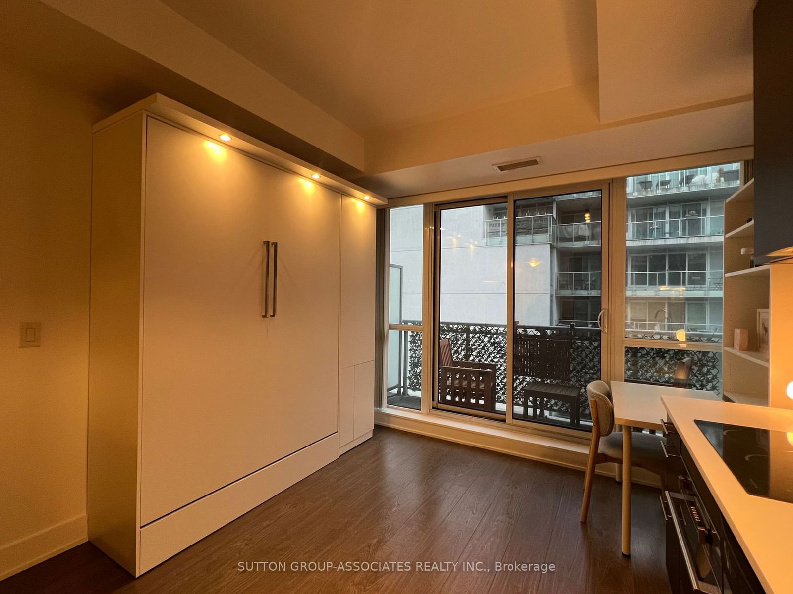 508 Wellington St W, unit 706 for rent