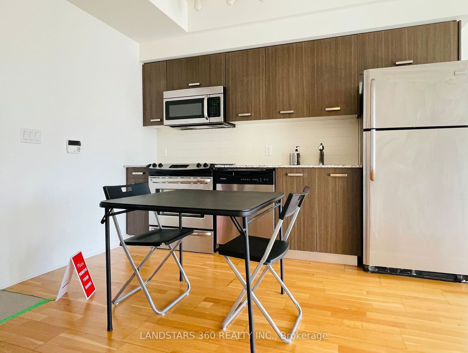 832 Bay St, unit 2509 for rent