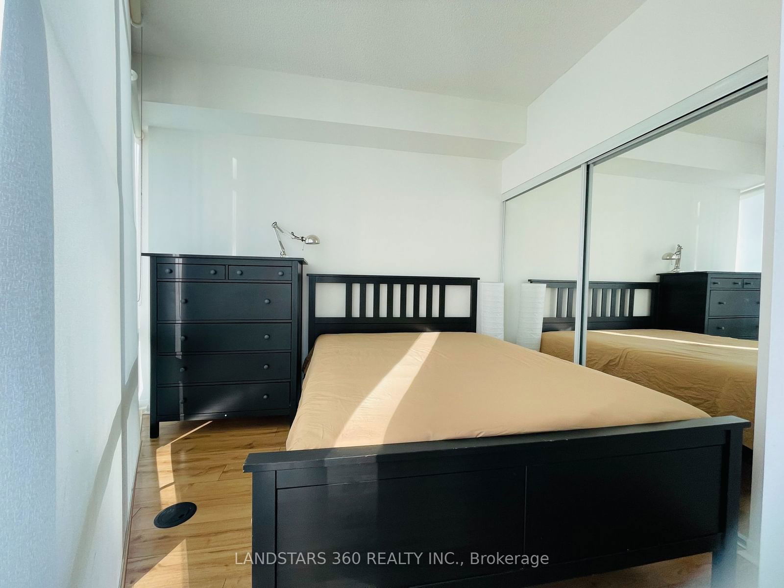 832 Bay St, unit 2509 for rent