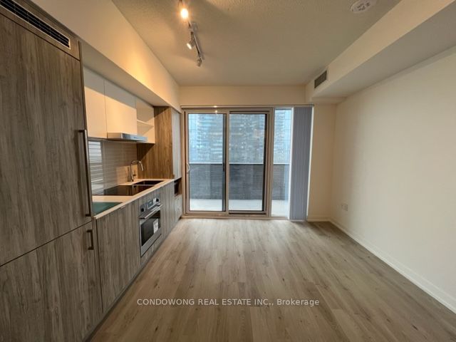 138 Downes St, unit 2110 for rent