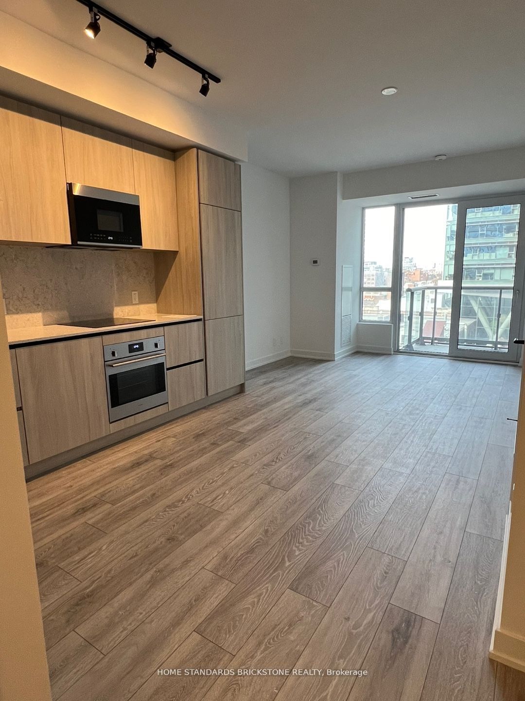 108 Peter St, unit 822 for rent