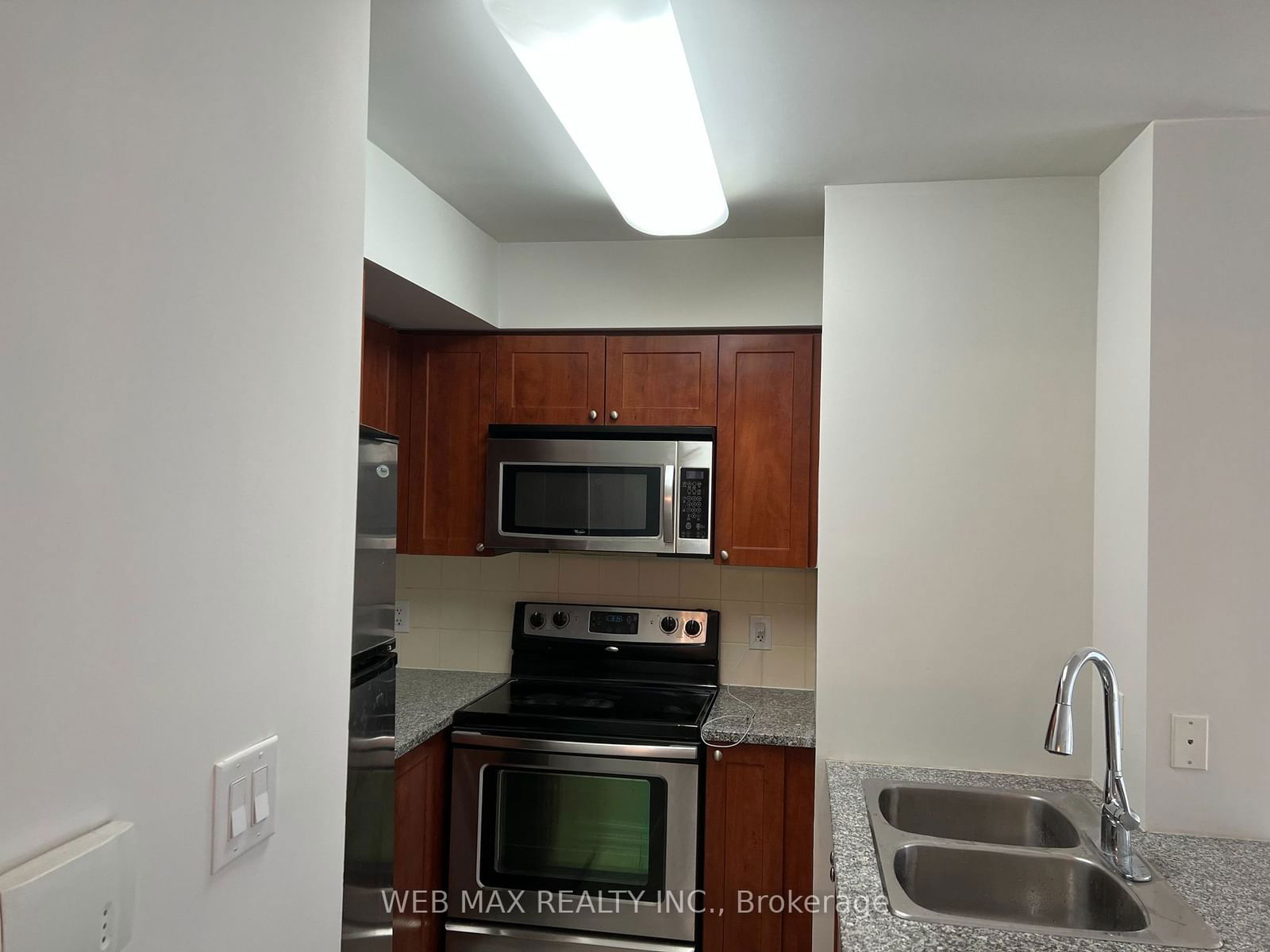 35 Hollywood Ave, unit 1112 for rent