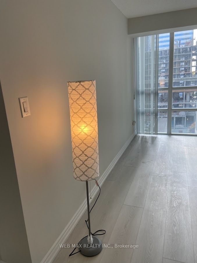 35 Hollywood Ave, unit 1112 for rent