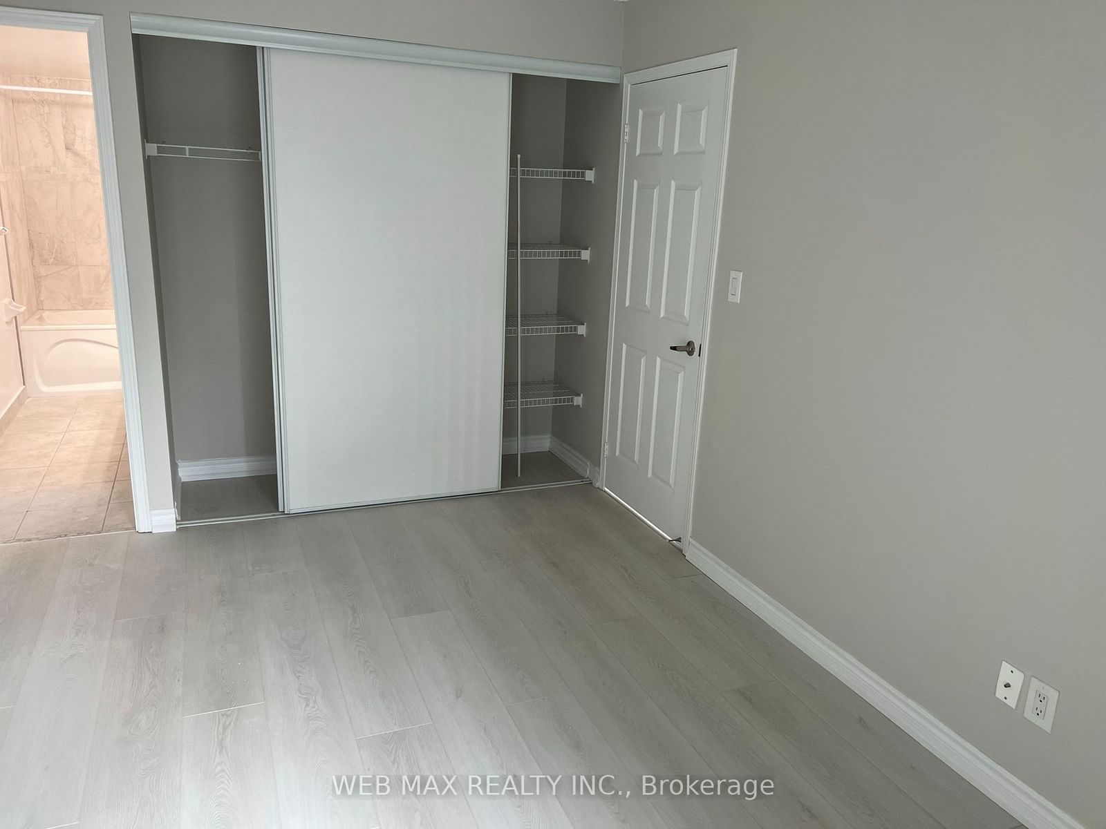 35 Hollywood Ave, unit 1112 for rent