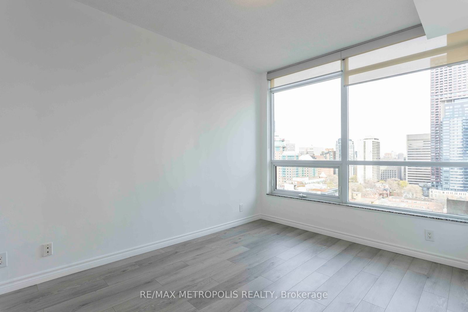 500 Sherbourne St, unit 1811 for sale