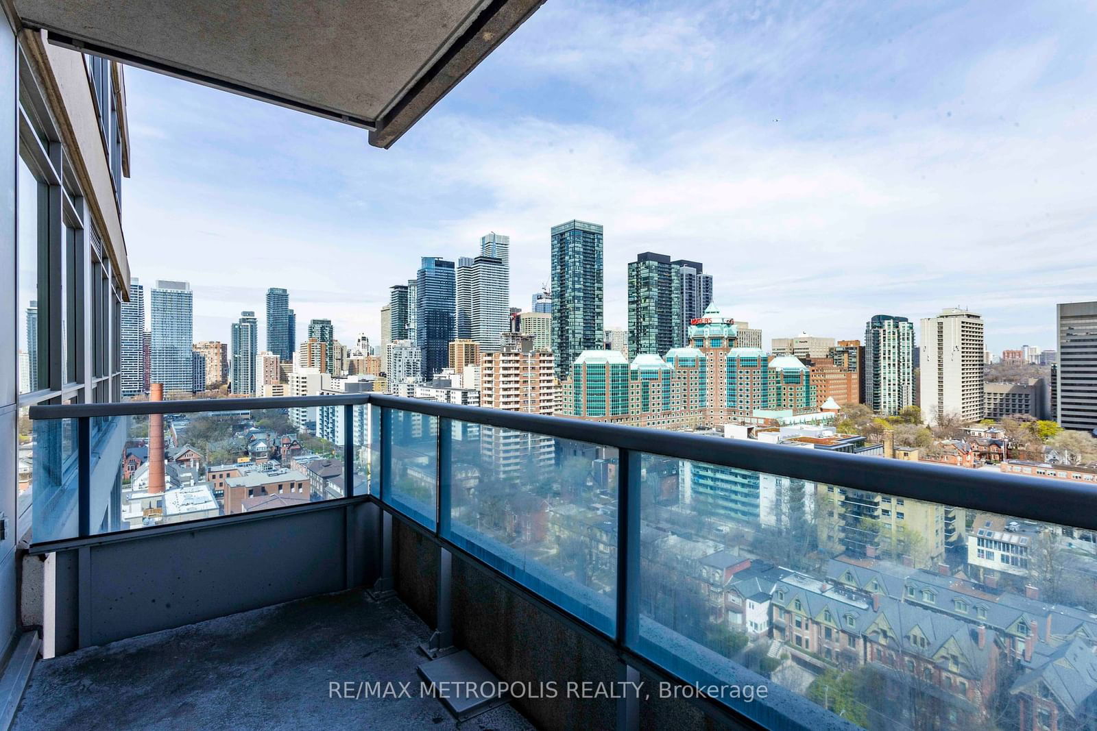 500 Sherbourne St, unit 1811 for sale