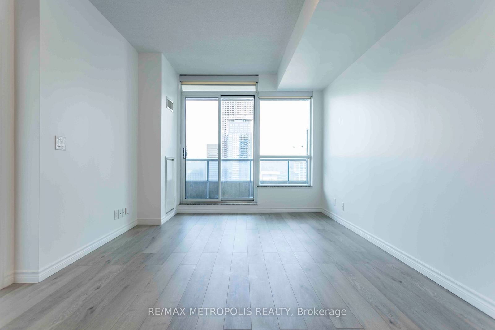 500 Sherbourne St, unit 1811 for sale