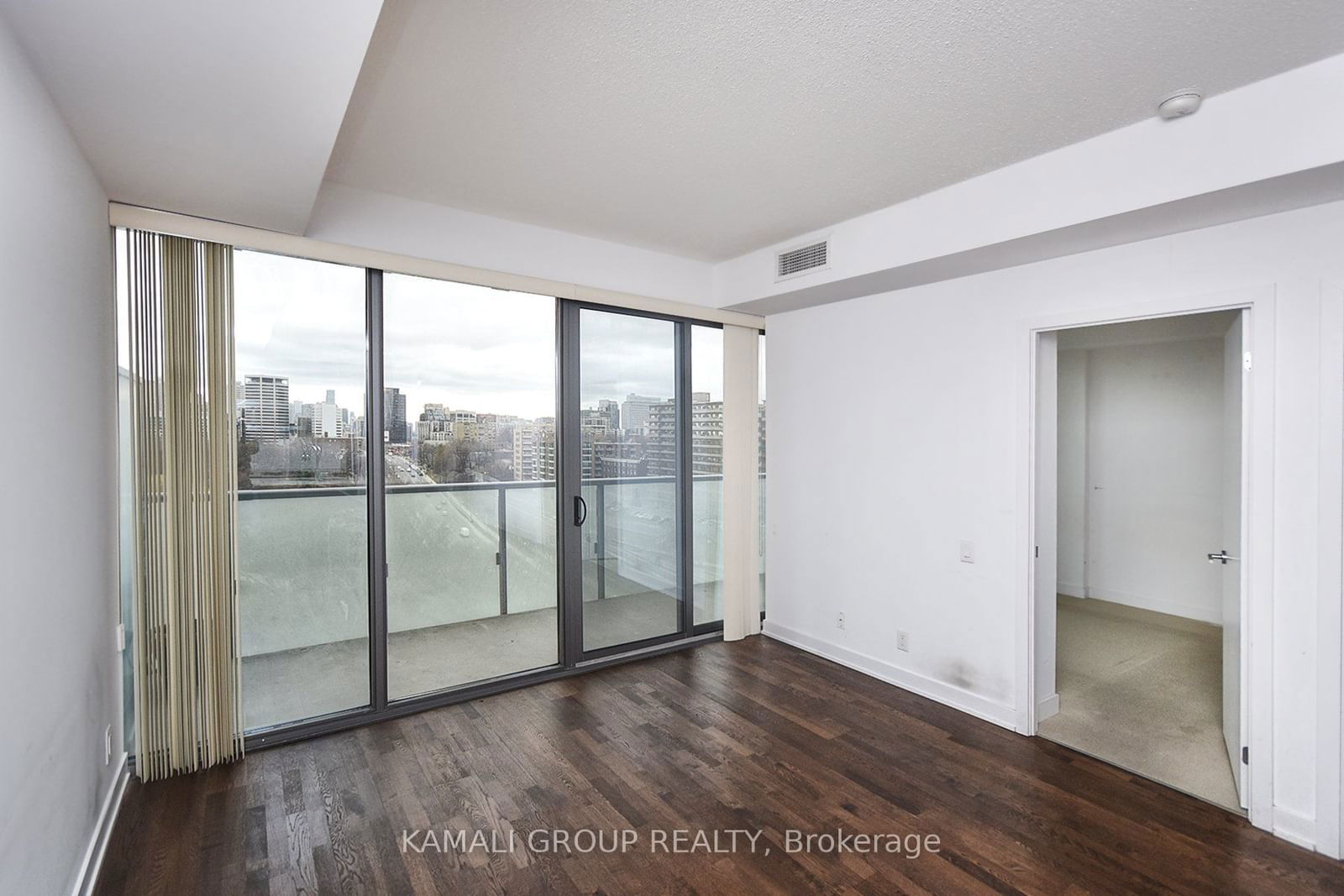 1815 Yonge St, unit 901 for rent