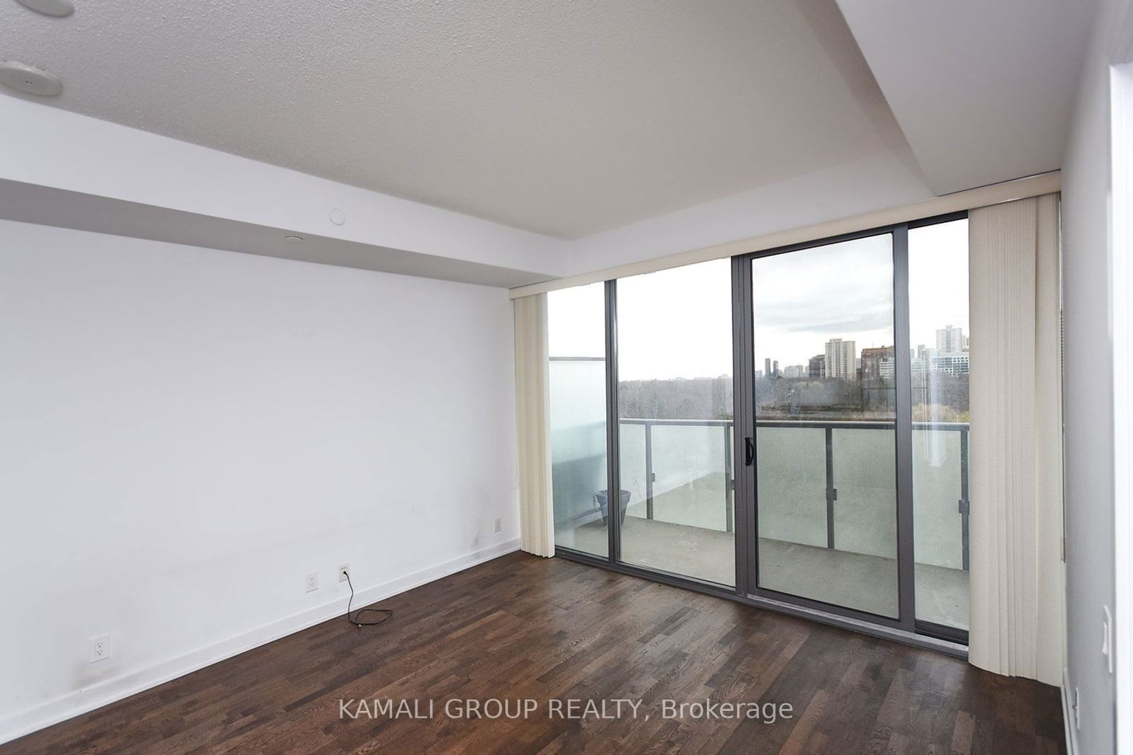 1815 Yonge St, unit 901 for rent