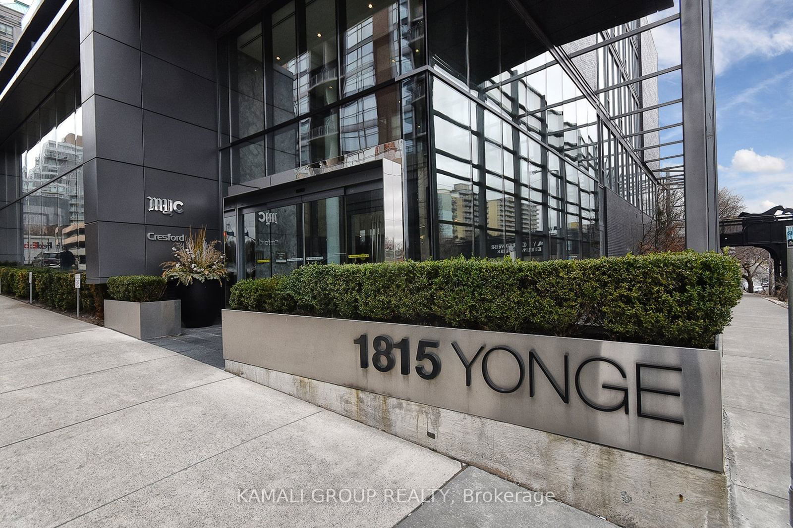 1815 Yonge St, unit 901 for rent