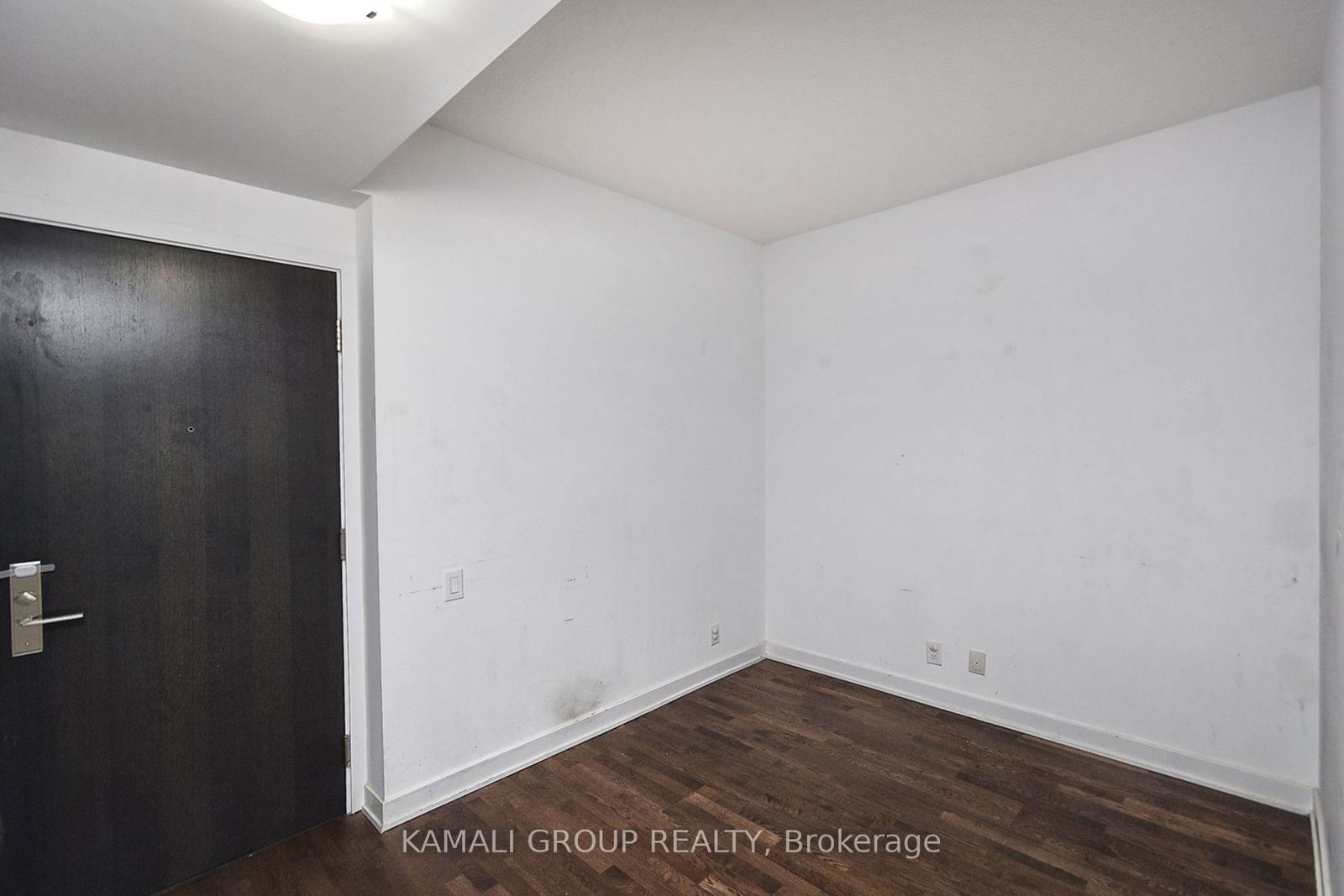 1815 Yonge St, unit 901 for rent