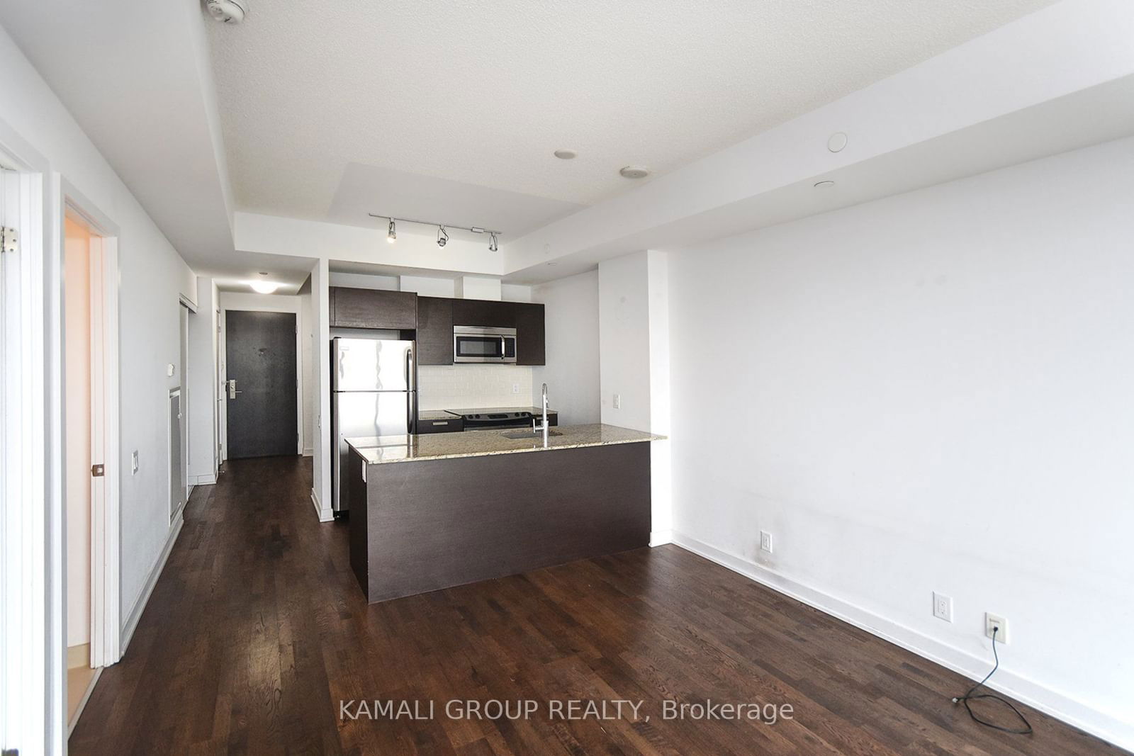 1815 Yonge St, unit 901 for rent