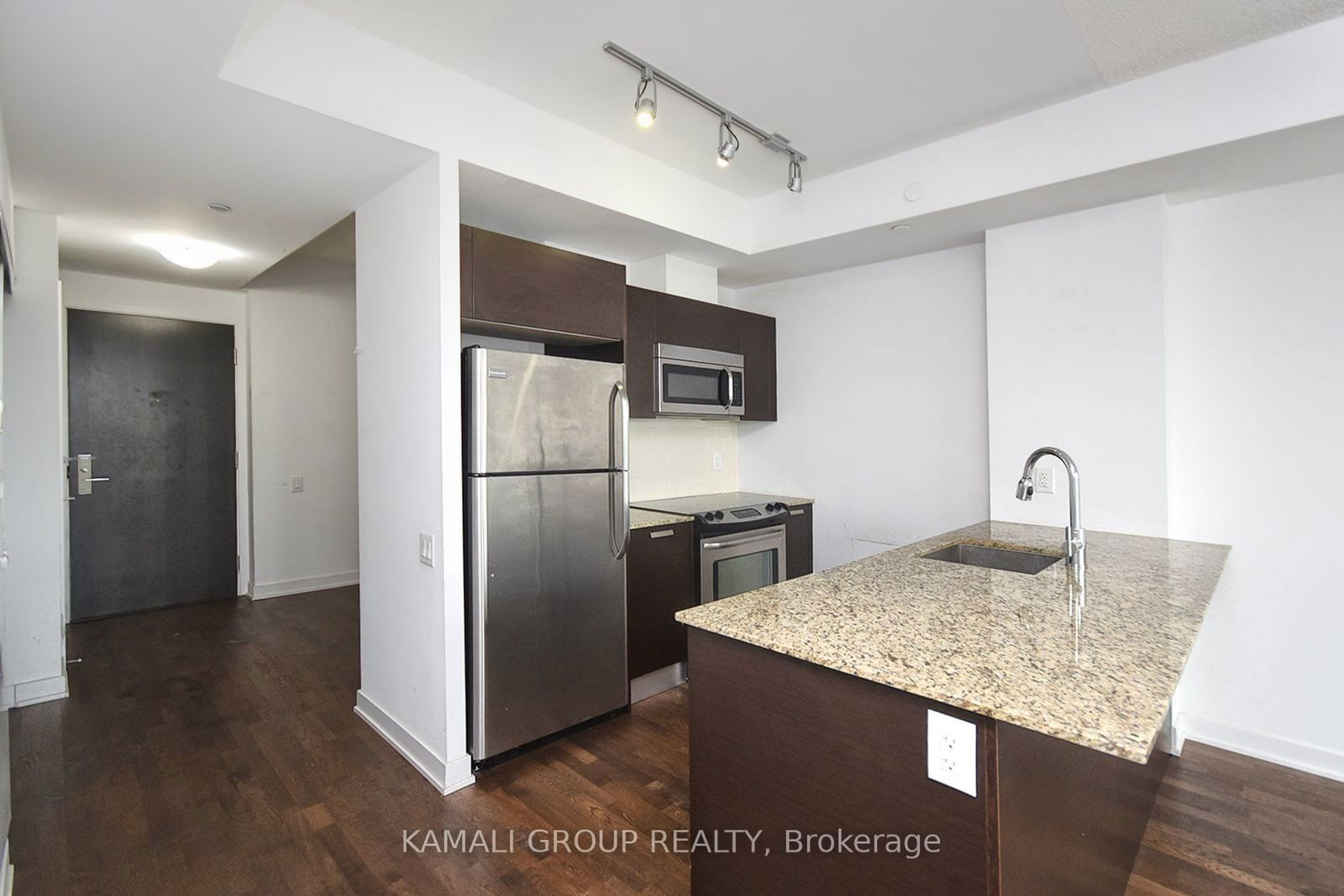 1815 Yonge St, unit 901 for rent