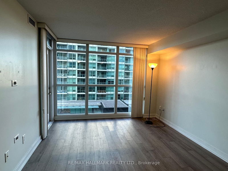 19 Singer Crt, unit 612 for rent