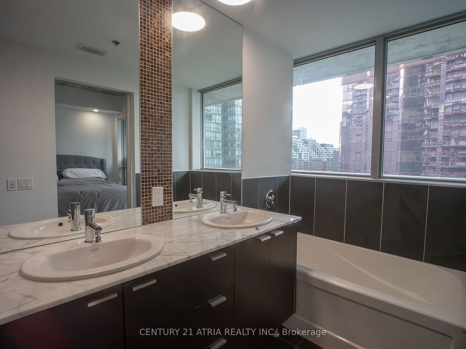 375 King St, unit 902 for rent