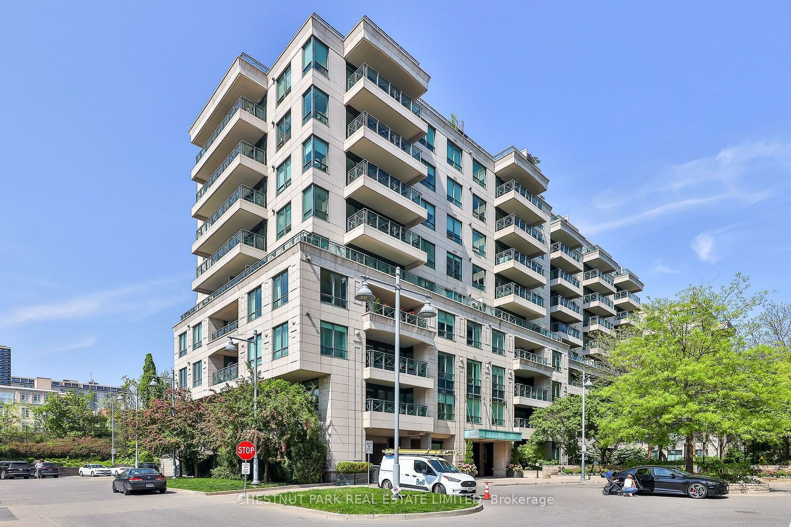 20 Scrivener Sq, unit 807 for rent