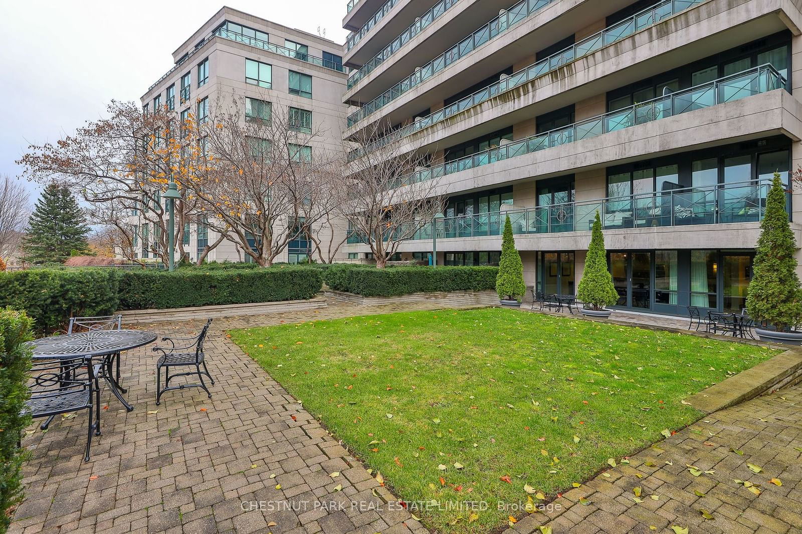 20 Scrivener Sq, unit 807 for rent