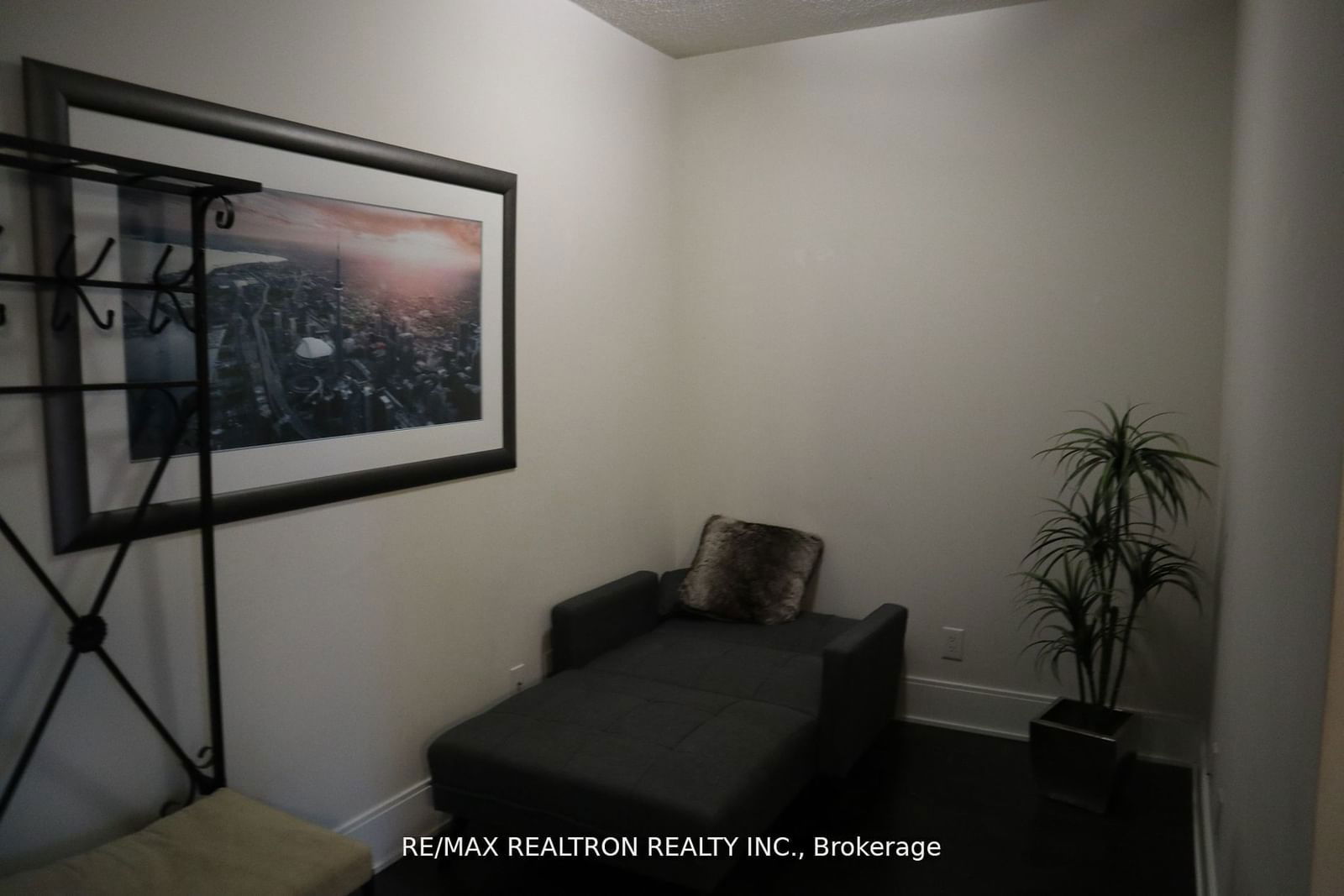 25 Broadway Ave, unit 1501 for rent