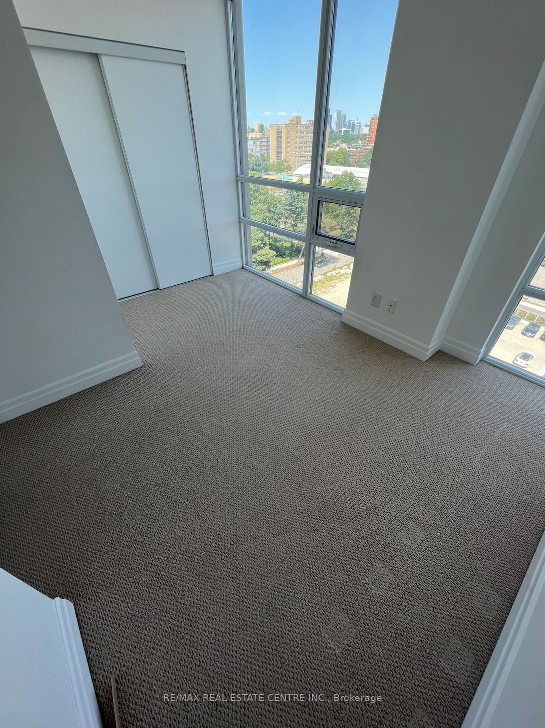 500 St Clair Ave W, unit 806 for rent