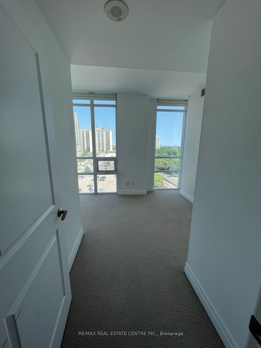 500 St Clair Ave W, unit 806 for rent