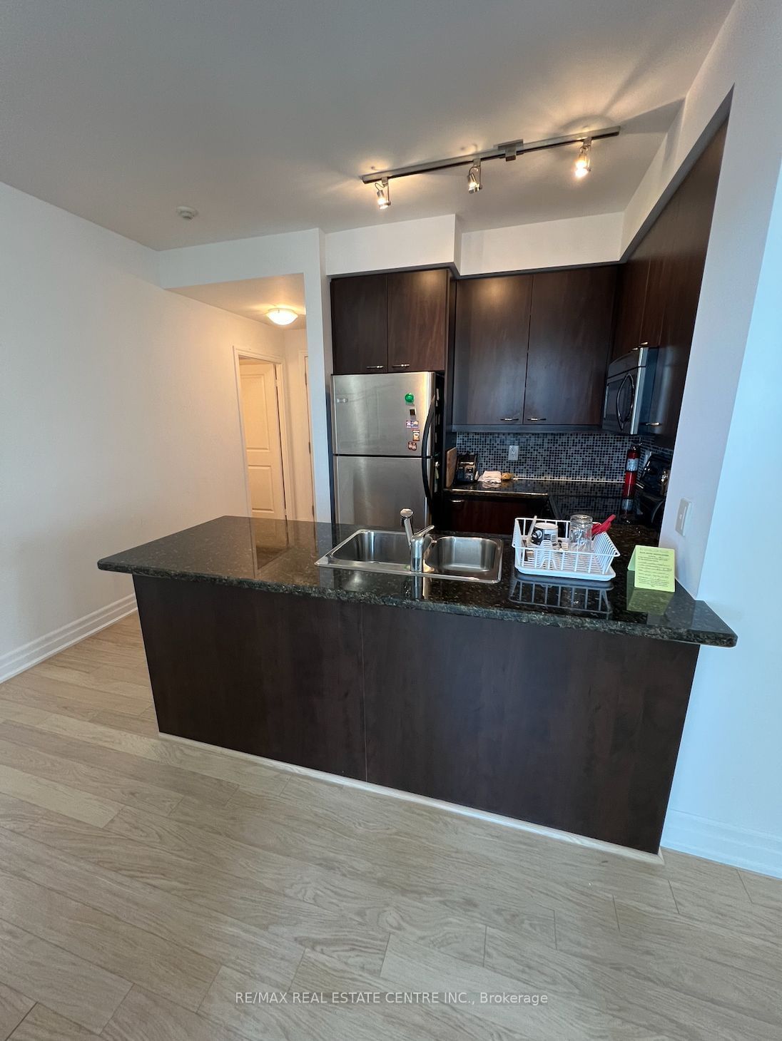 500 St Clair Ave W, unit 806 for rent