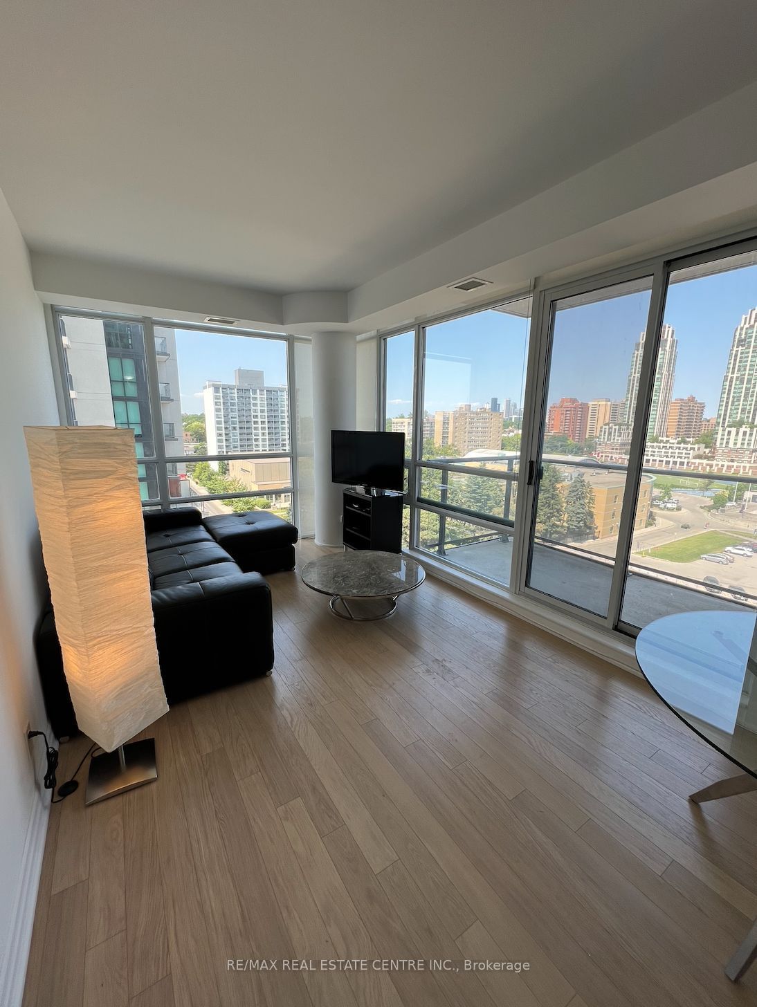 500 St Clair Ave W, unit 806 for rent