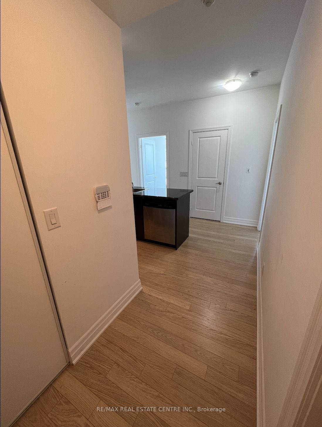 500 St Clair Ave W, unit 806 for rent