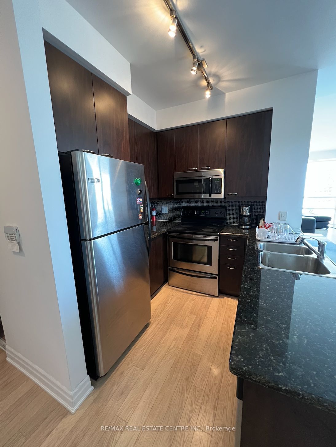 500 St Clair Ave W, unit 806 for rent