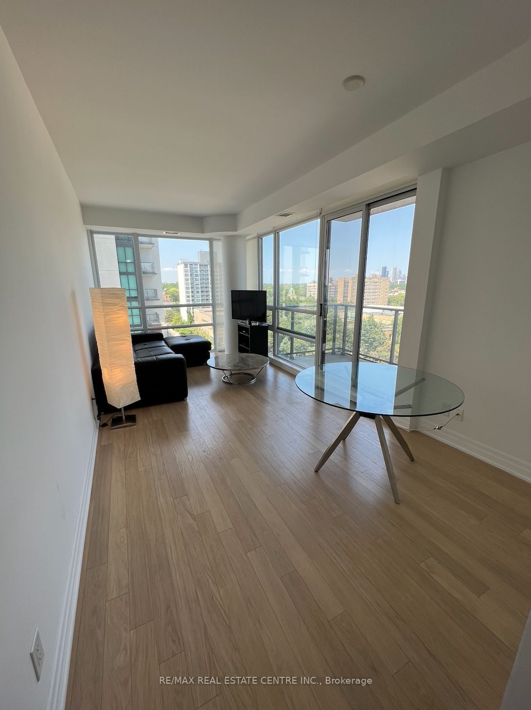 500 St Clair Ave W, unit 806 for rent