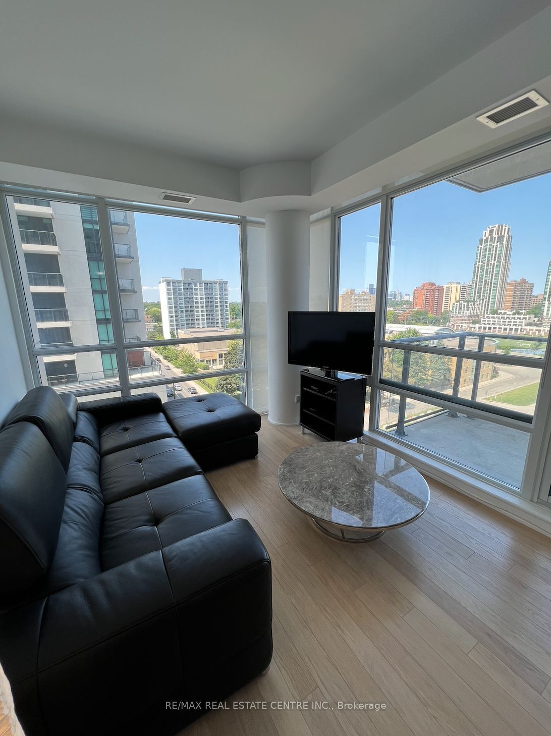 500 St Clair Ave W, unit 806 for rent