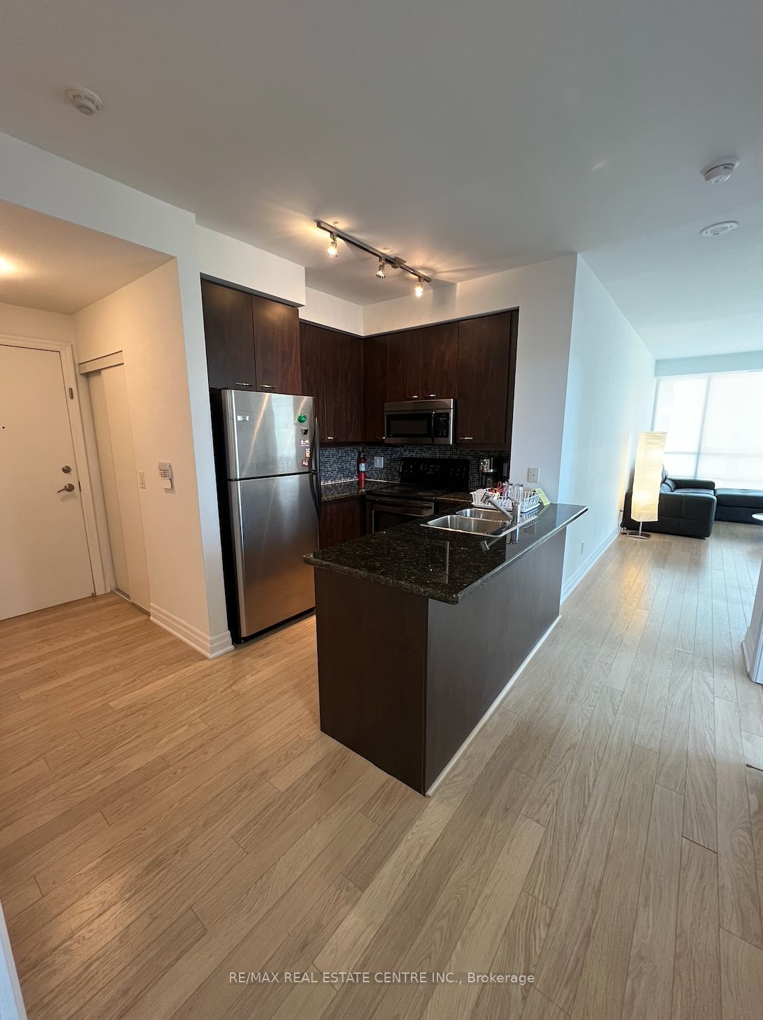 500 St Clair Ave W, unit 806 for rent