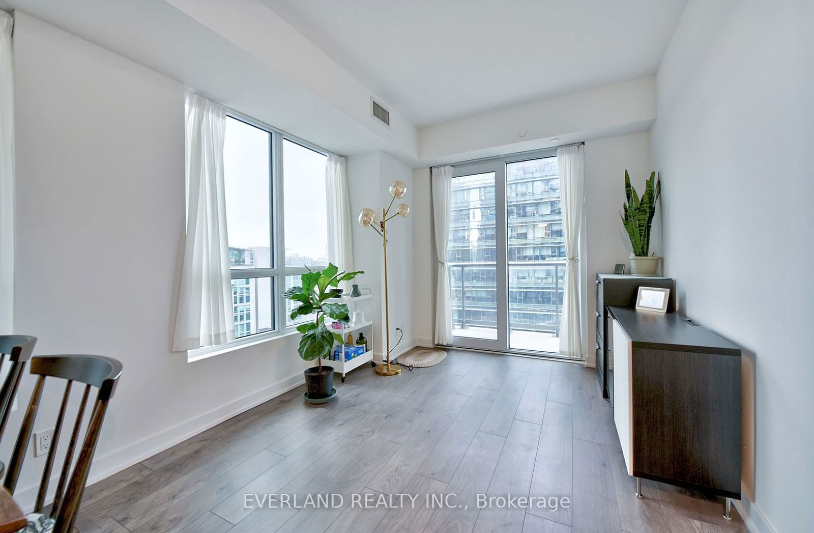 108 Peter St, unit 1302 for sale