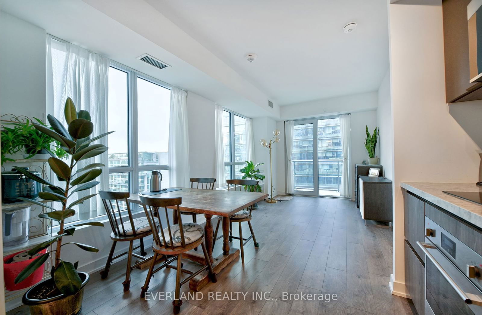 108 Peter St, unit 1302 for sale