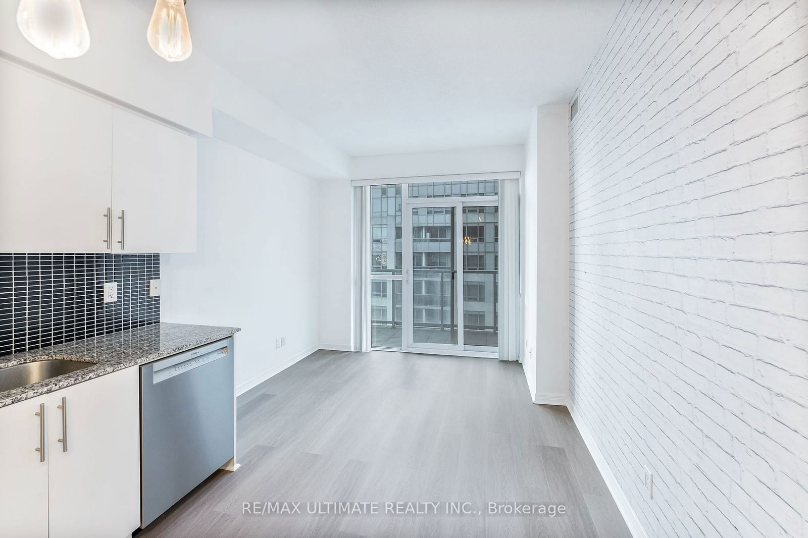 352 Front St W, unit 1718 for rent