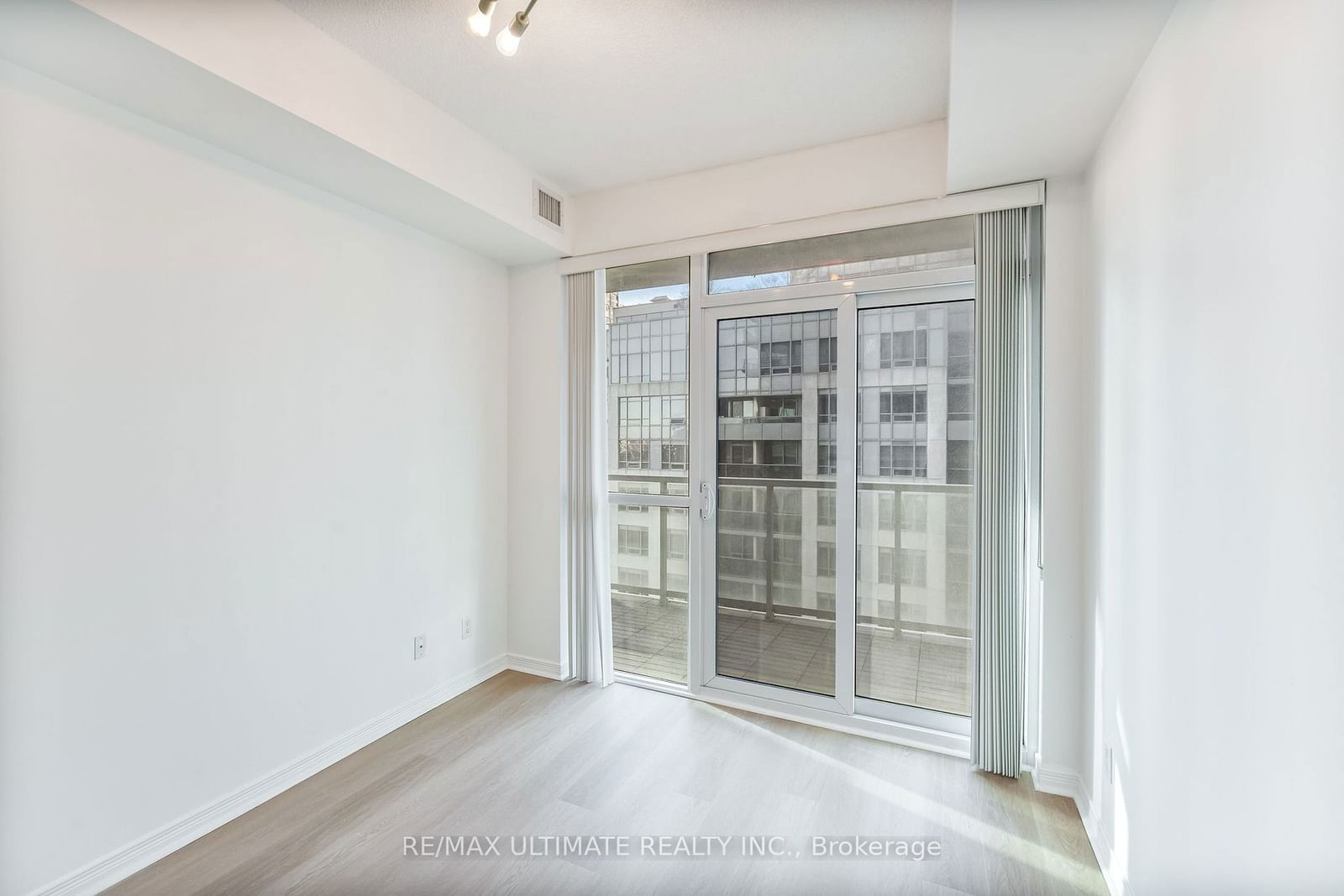 352 Front St W, unit 1718 for rent