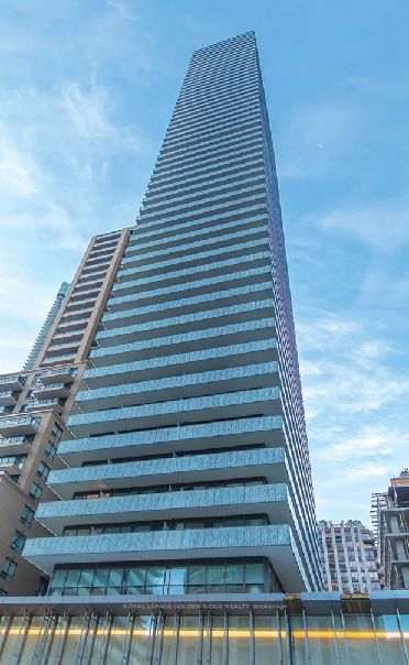 42 Charles St E, unit 506 for rent