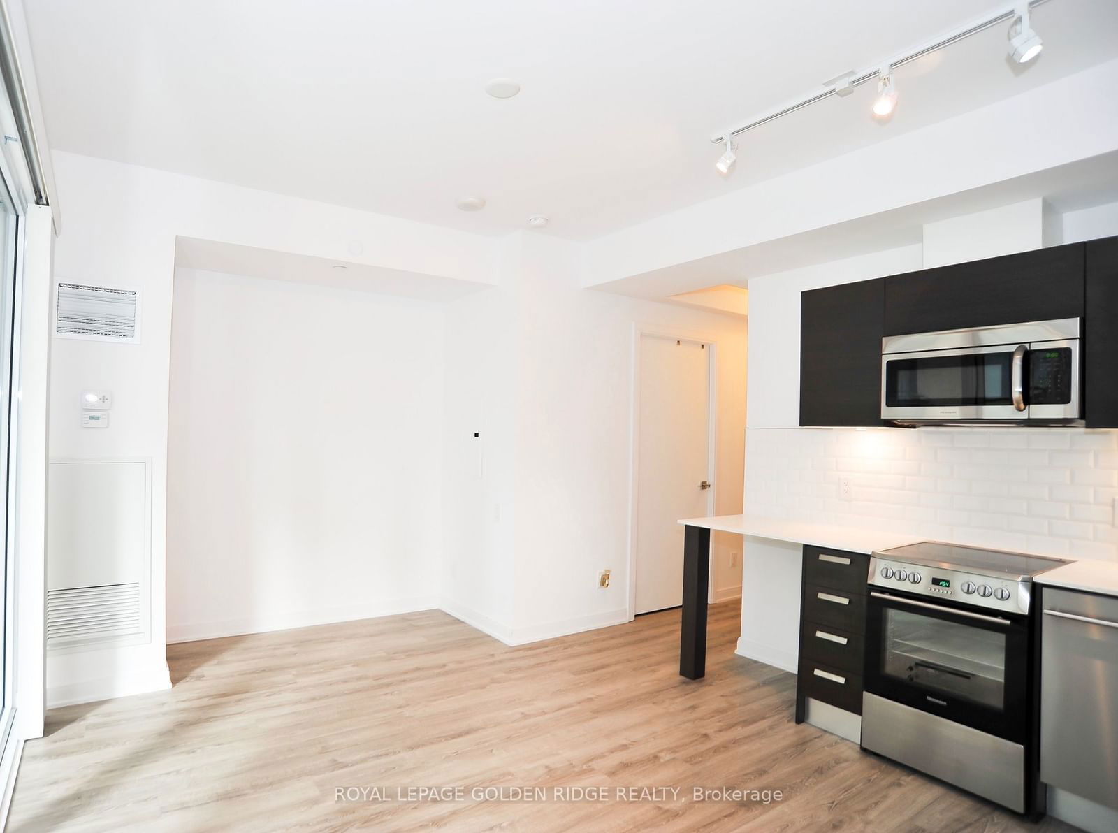 42 Charles St E, unit 506 for rent