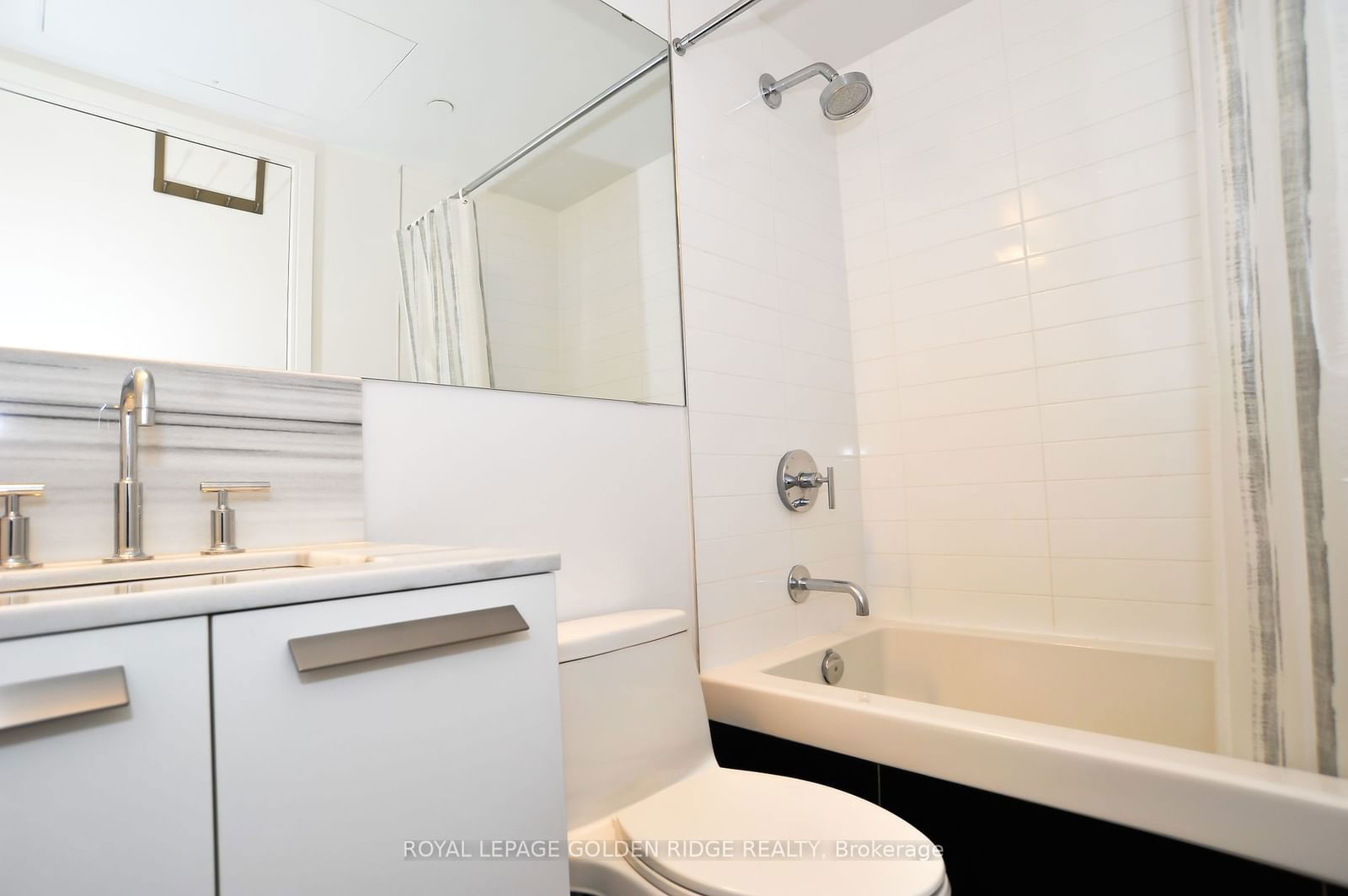 42 Charles St E, unit 506 for rent