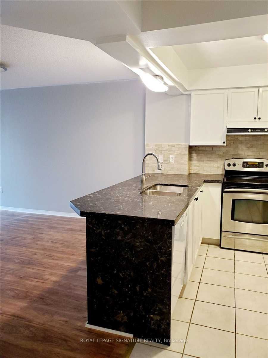 909 Bay St, unit 514 for rent