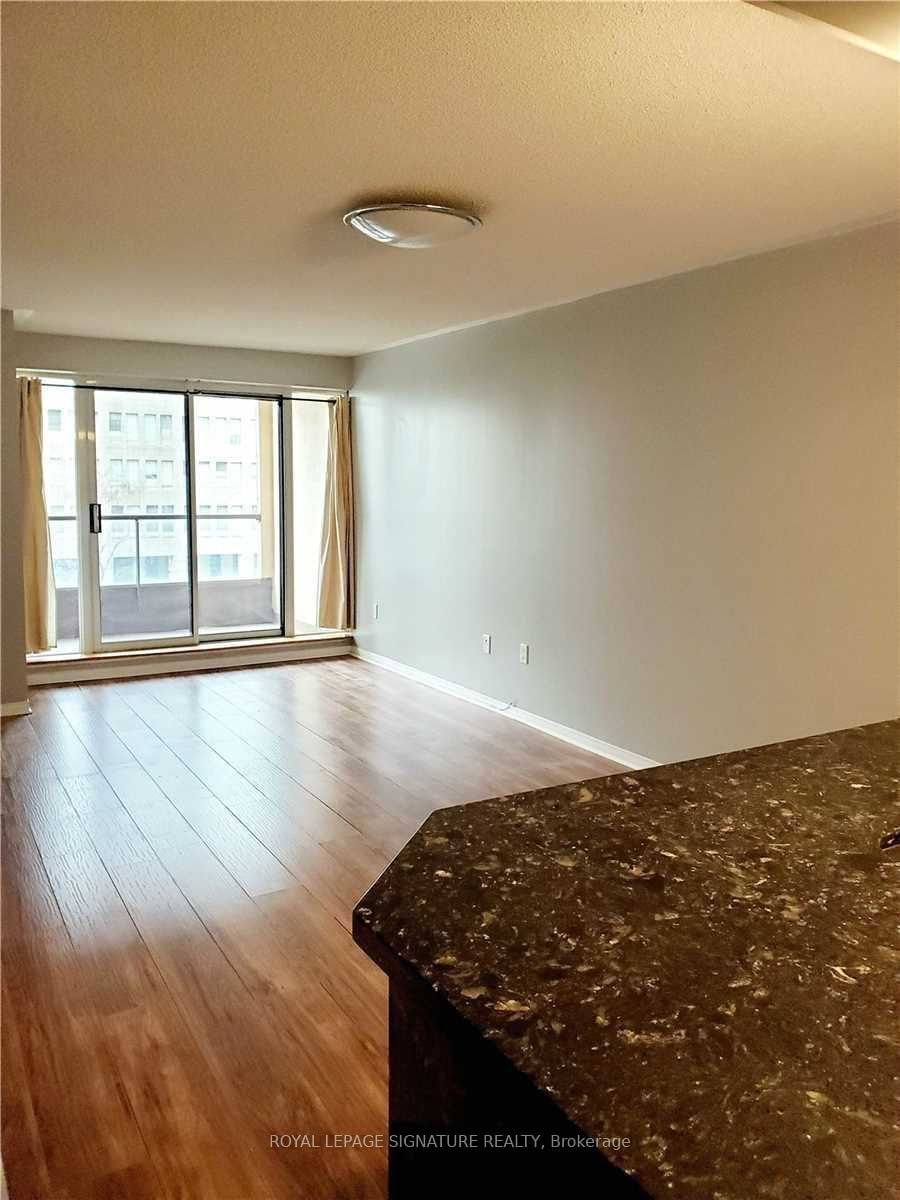 909 Bay St, unit 514 for rent