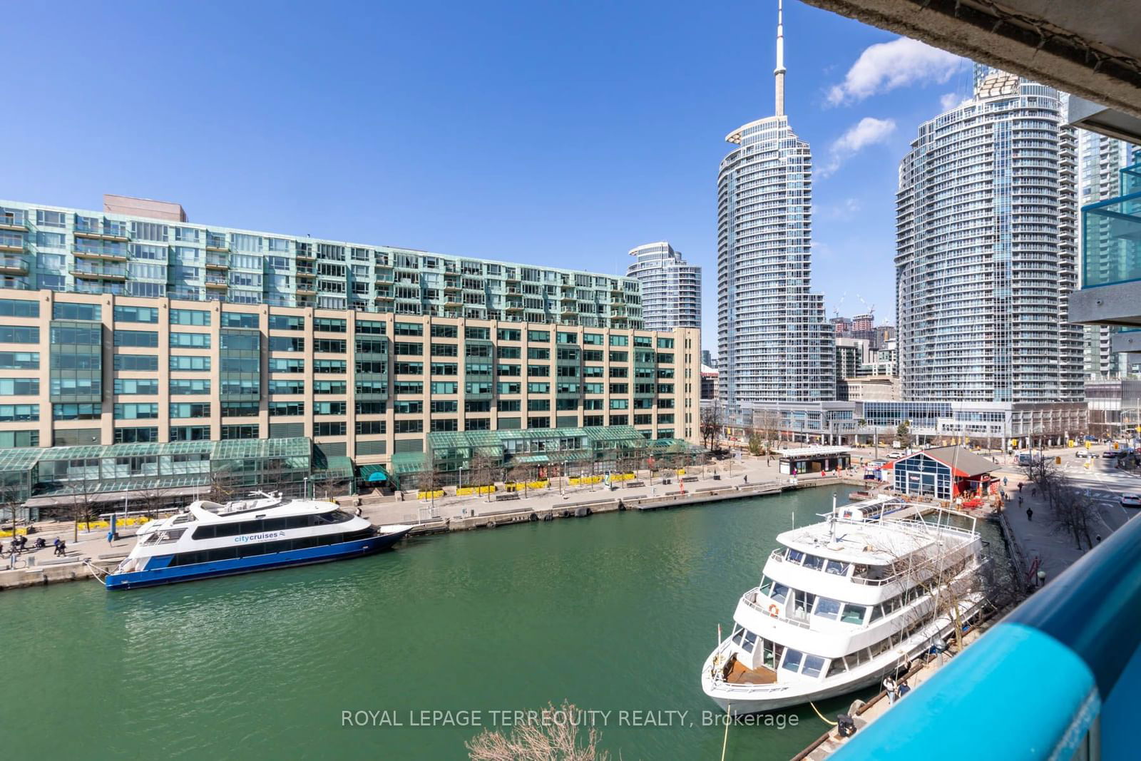 99 Harbour Sq, unit 708 for rent