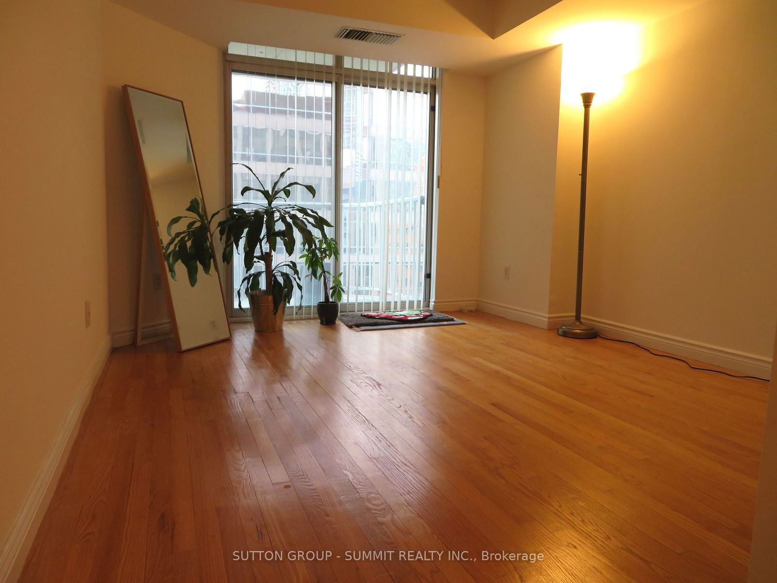 105 Victoria St, unit 1202 for rent