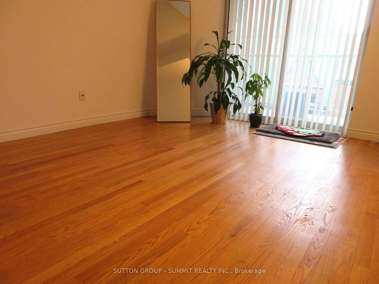 105 Victoria St, unit 1202 for rent