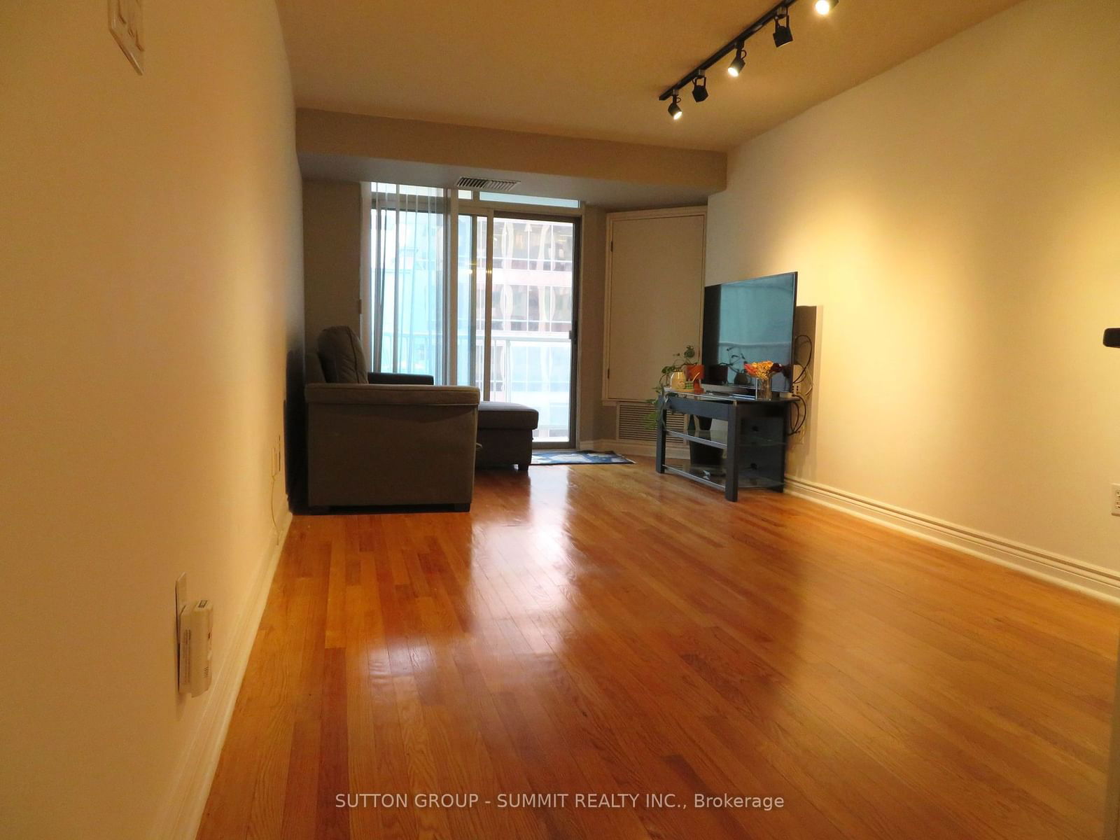 105 Victoria St, unit 1202 for rent