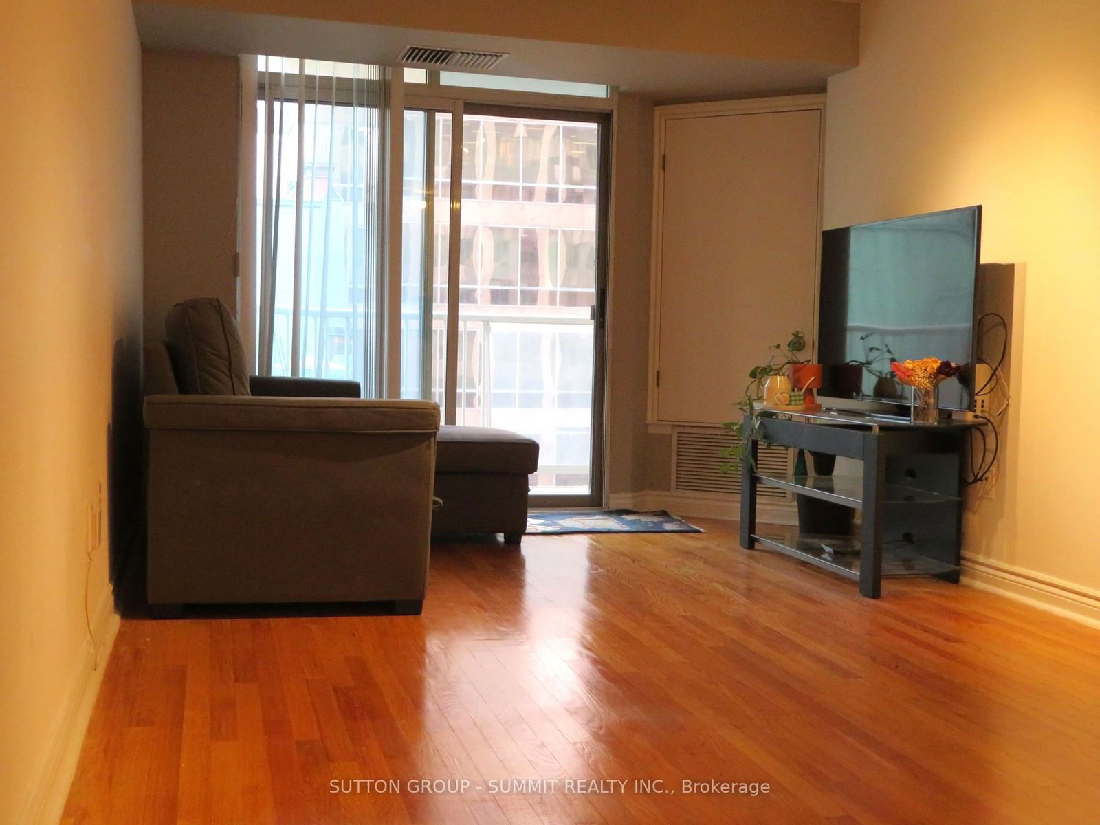 105 Victoria St, unit 1202 for rent