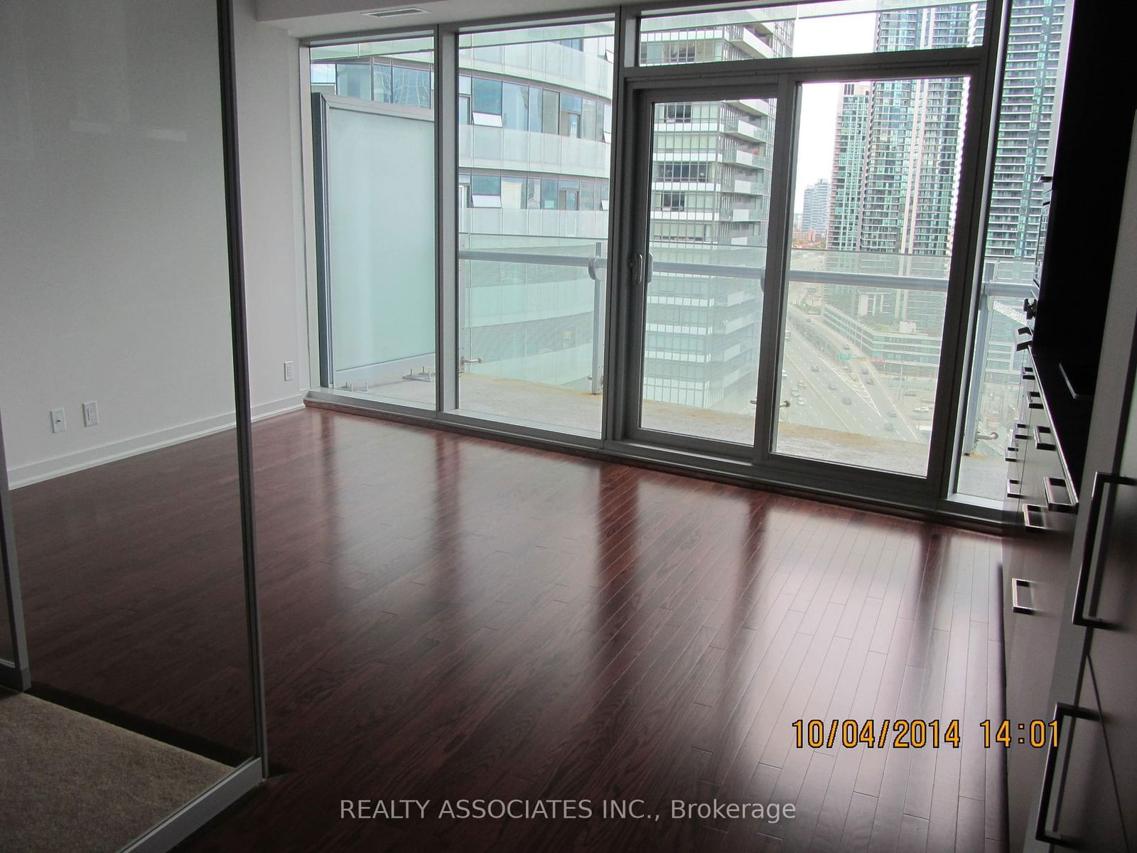 12 York St, unit 1701 for rent