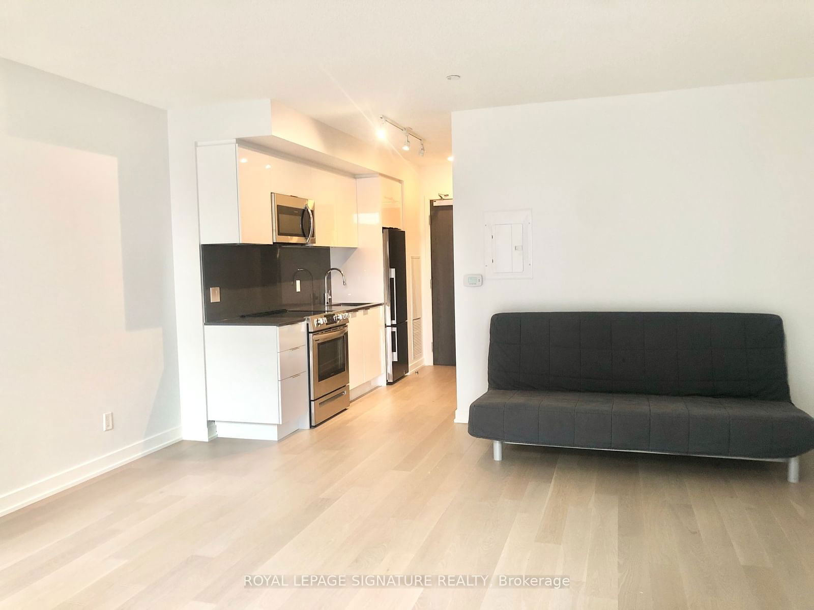 25 Richmond St E, unit 202 for rent