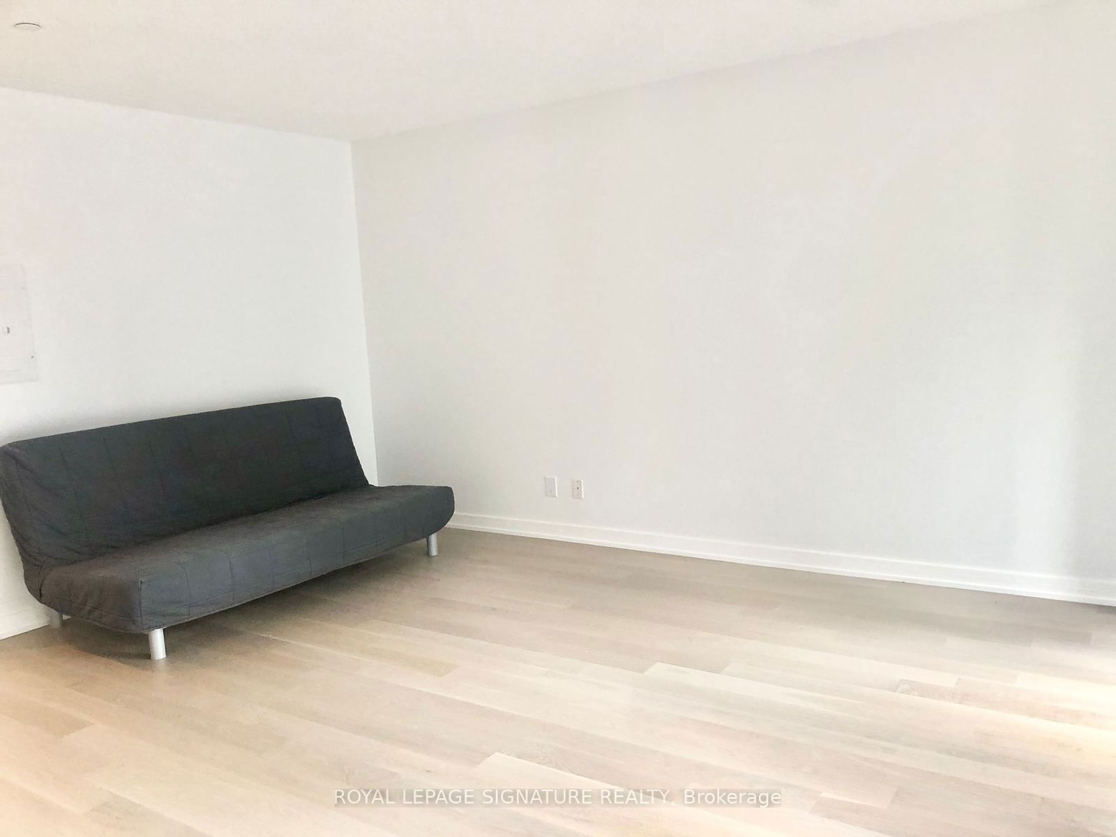 25 Richmond St E, unit 202 for rent