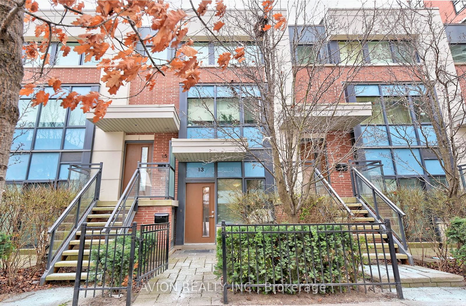 One Park West Townhomes, Downtown, Toronto